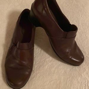 Clarks Brown Leather Ankle Boots Women's Size 8W 8 Wide 1 1/2" Heel Slip…